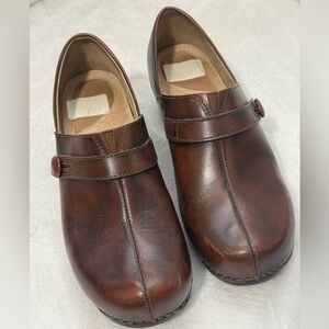 Dansko Solstice Brown Leather
Button Strap Slip-On Clogs